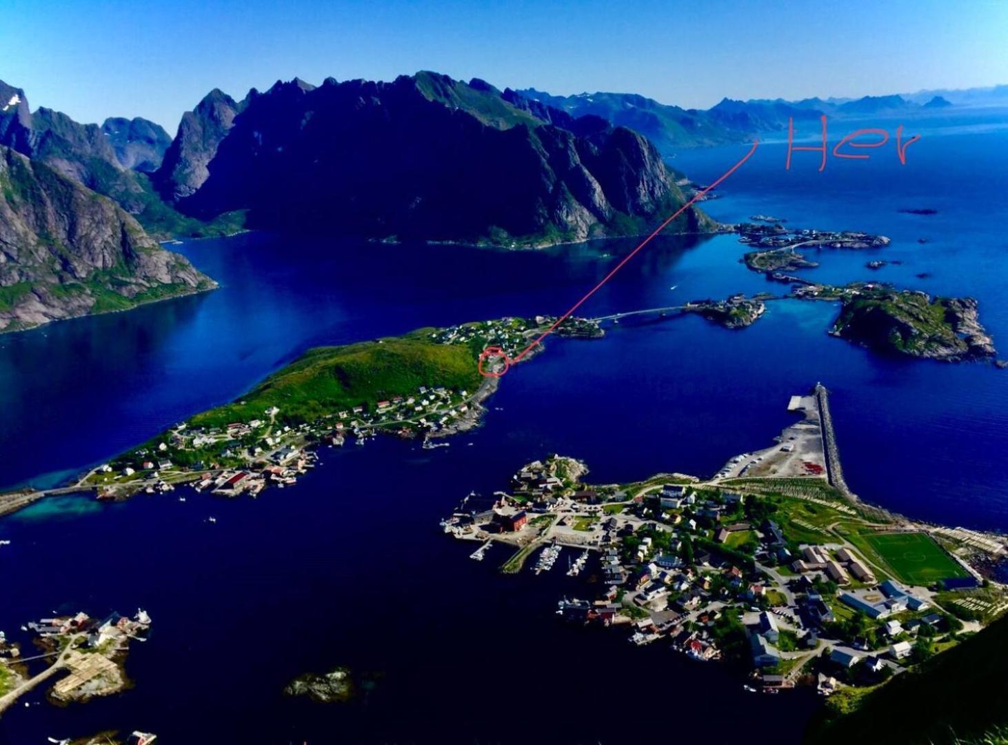 Utsiktsperle Pa Reine I Lofoten Extérieur photo